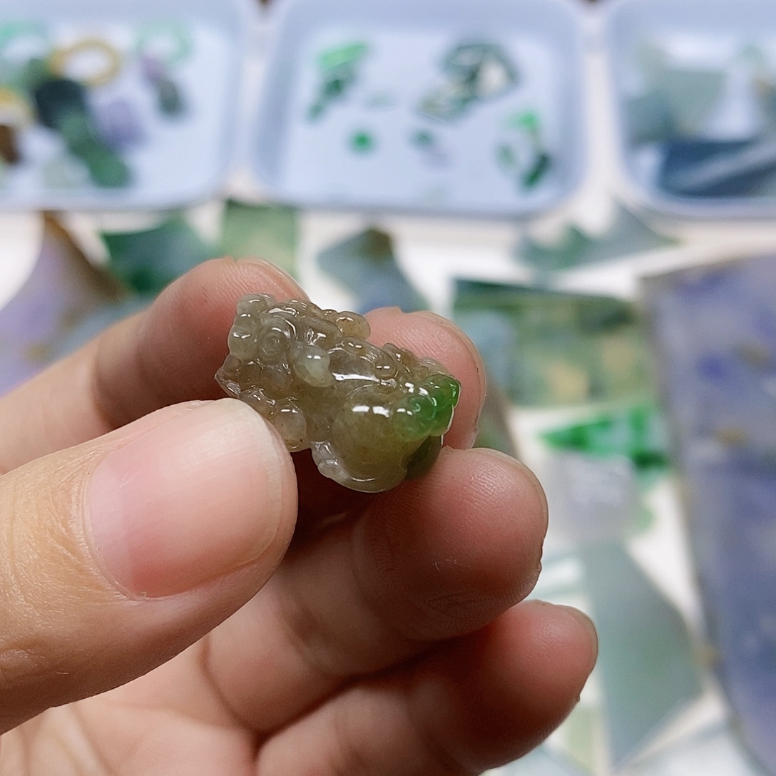 定制翡翠未镶嵌貔貅包工抛光