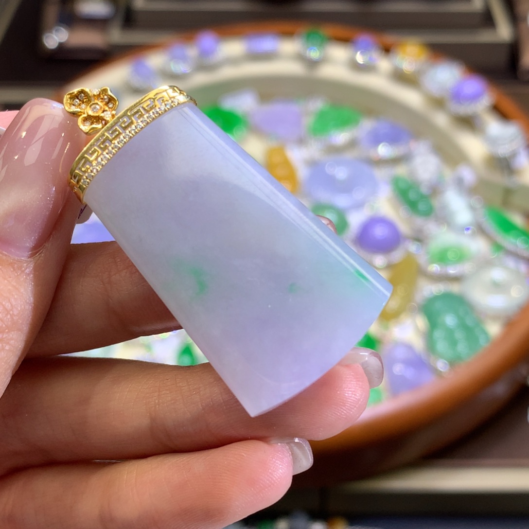 翡翠颈饰18K金镶嵌翡翠吊坠