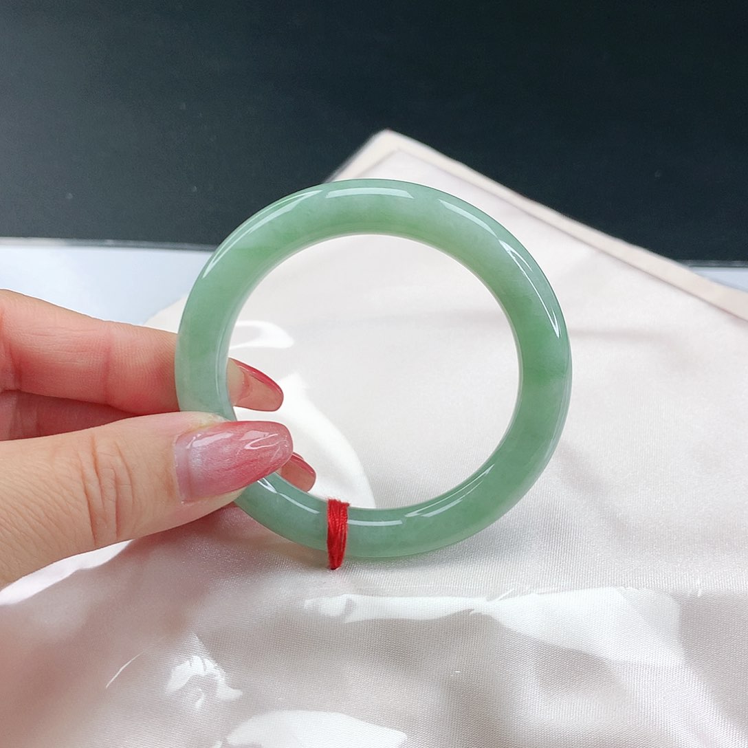 翡翠手镯未镶嵌翡翠129