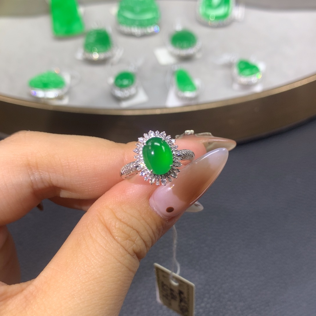 翡翠戒指18K金镶嵌翡翠