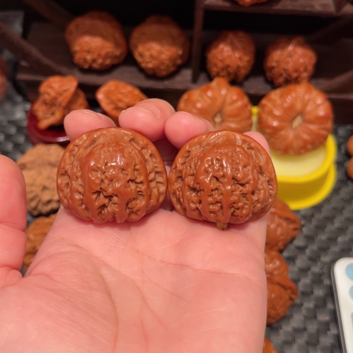 文玩核桃吊坠龙洞裕37