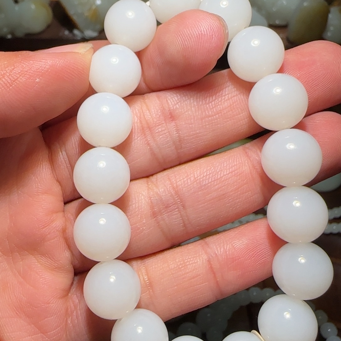 -***嗨和田玉未镶嵌手链