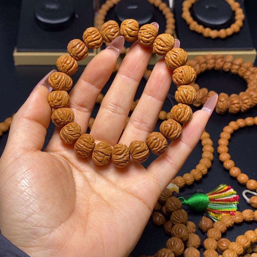 宁***远桃核吊坠秦岭文玩