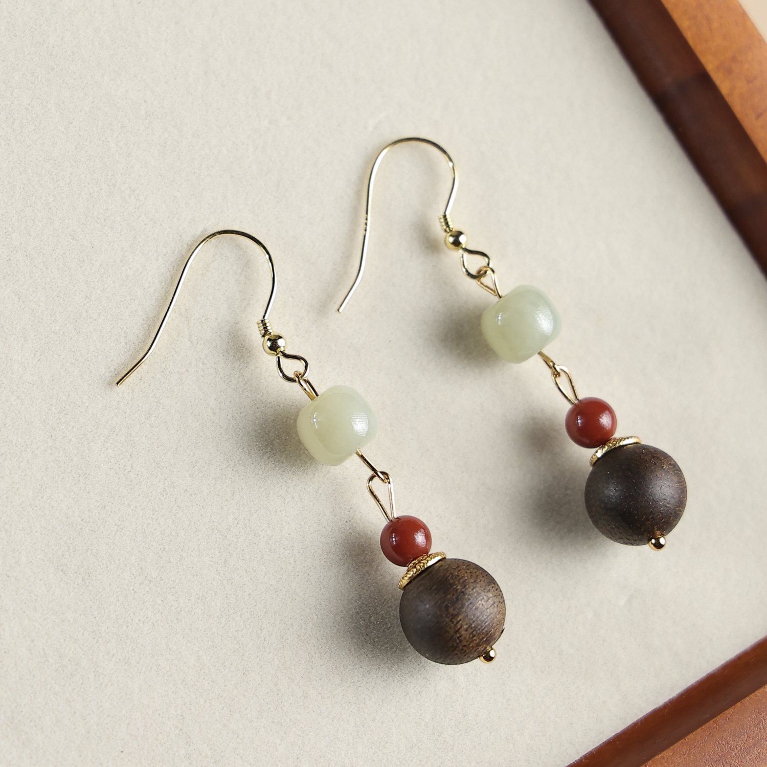 沉香9mm奇楠耳坠配南红和田玉设计款耳钩HXCX-09E26