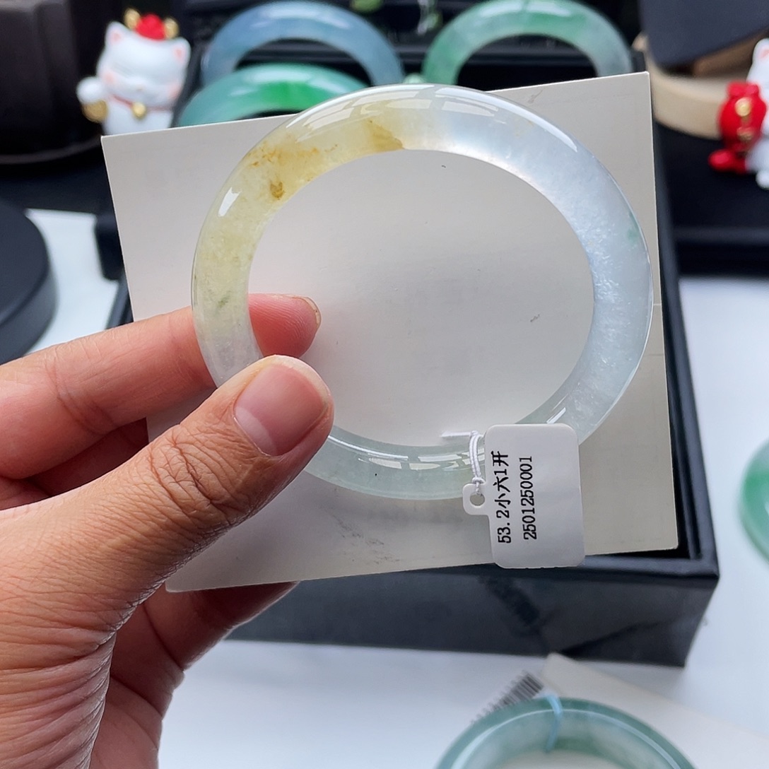 翡翠手镯未镶嵌冰玻黄翡圆条