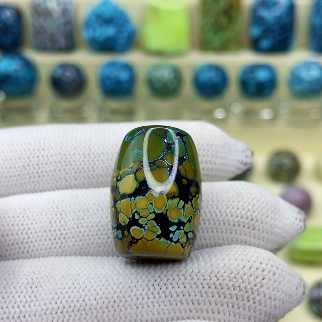 未镶嵌绿松石颈饰