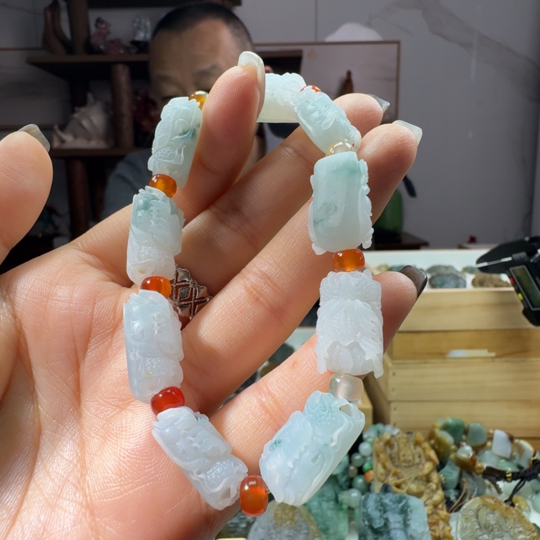 定制翡翠未镶嵌手串
