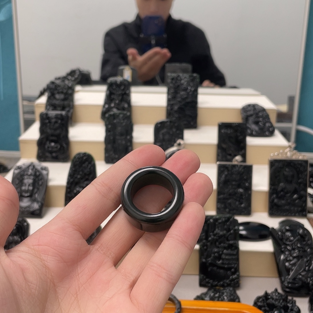 爏***火蛇纹石玉未镶嵌吊坠