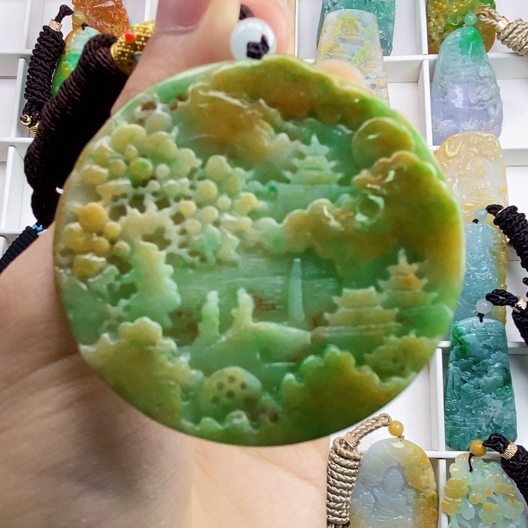 颈饰未镶嵌翡翠易****鉴翡翠