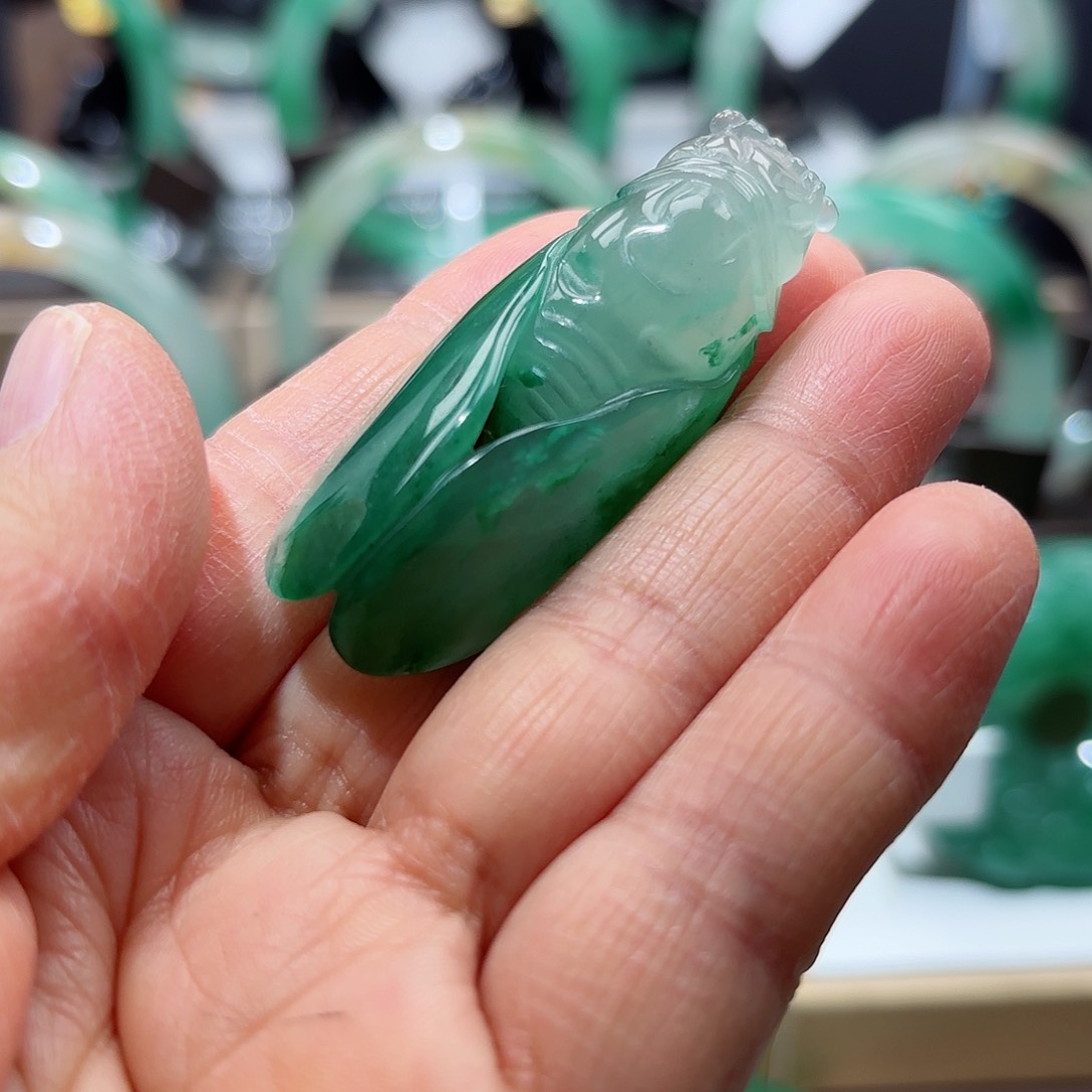 石英质玉颈饰合金