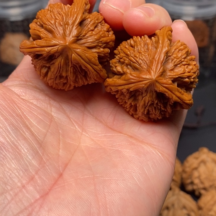 文玩核桃吊坠H**.虎头奔