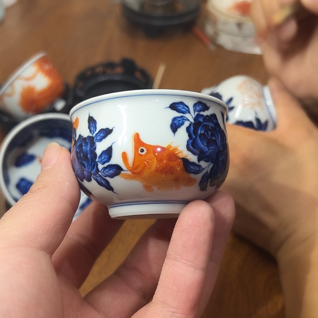 景德镇陶瓷矾红鳜鱼