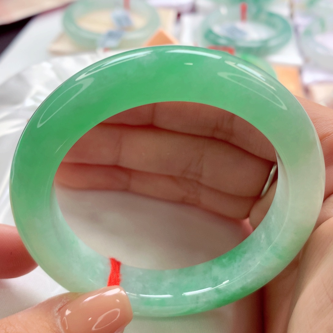 翡翠手镯未镶嵌E**n师妹超高性价比