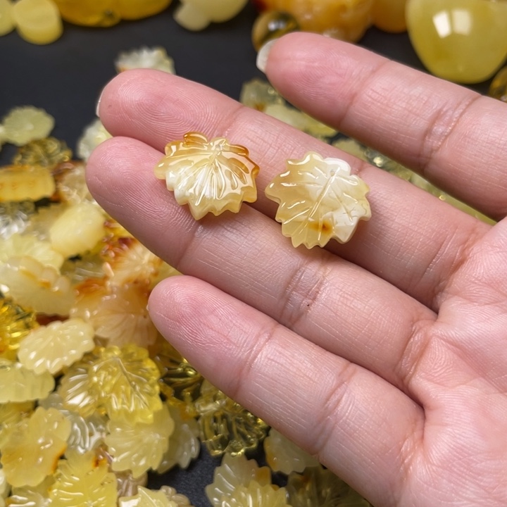 无***语琥珀未镶嵌裸石蜜蜡
