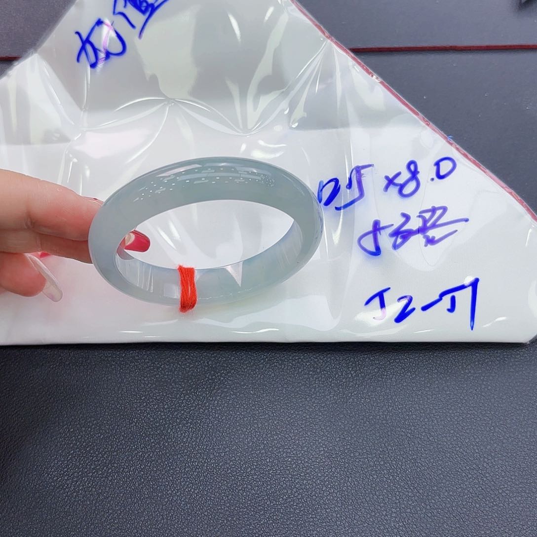 翡翠手镯未镶嵌手镯