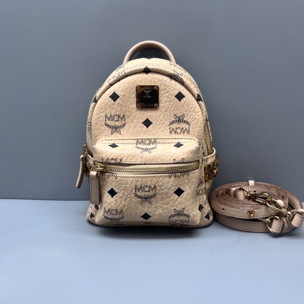 95新 MCM  奶茶色印花mini小书包 尺寸16*21 SV18266