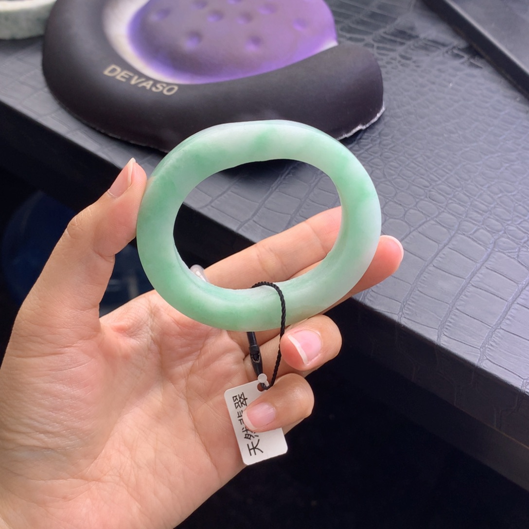 往***梦定制翡翠未镶嵌翡翠手镯