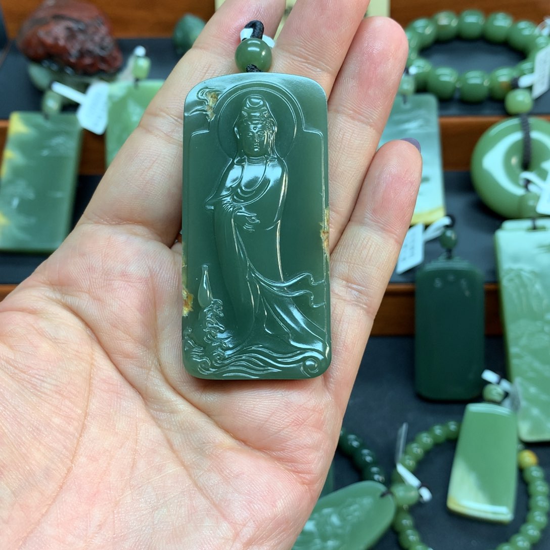 岫岩河磨玉（透闪石质玉）颈饰未镶嵌风*