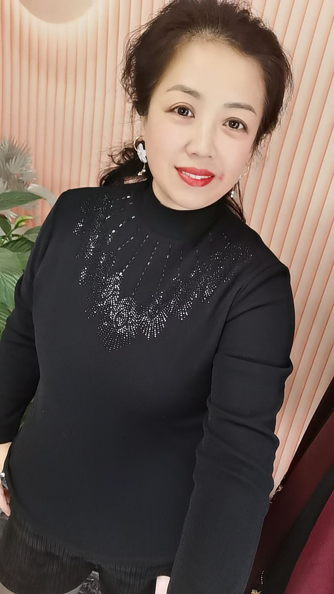 【玲姐精选】2025秋冬新款蕾丝小衫洋气孔雀金钻中领百搭加绒打底衫