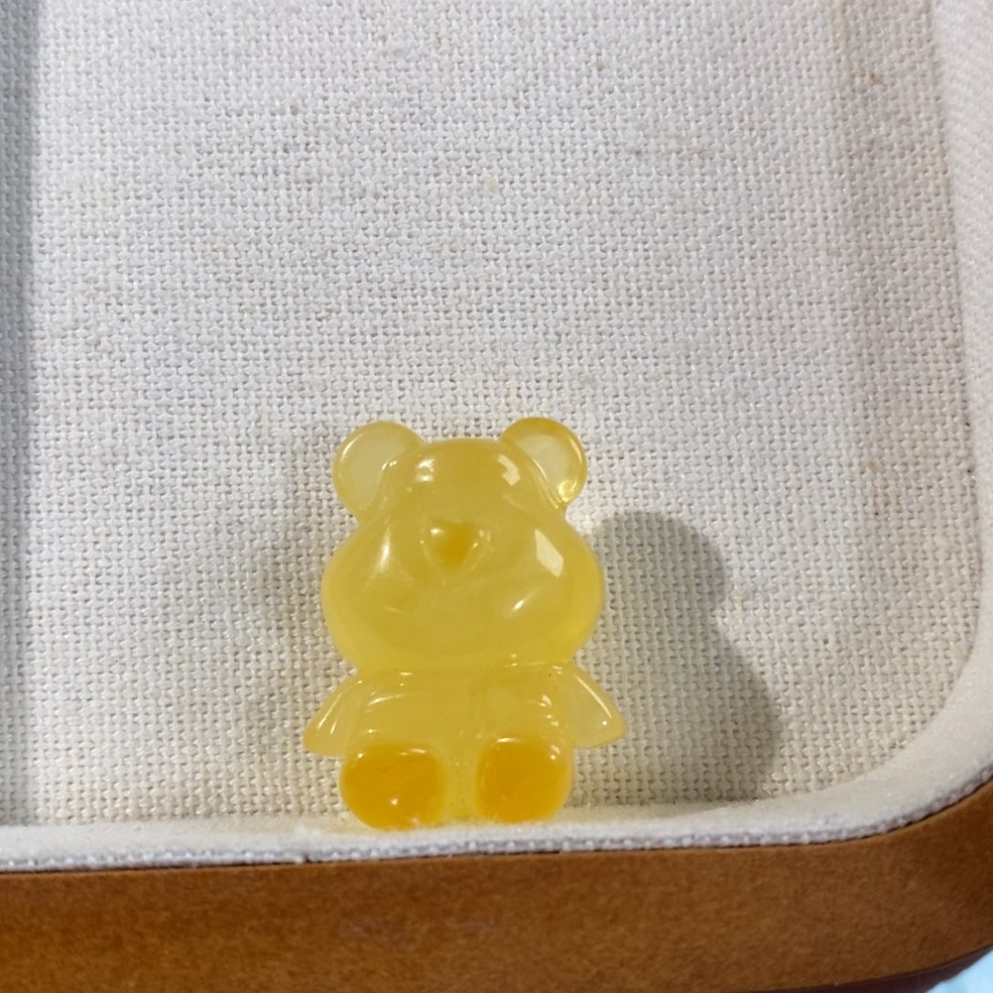 蜜蜡未镶嵌裸石小熊