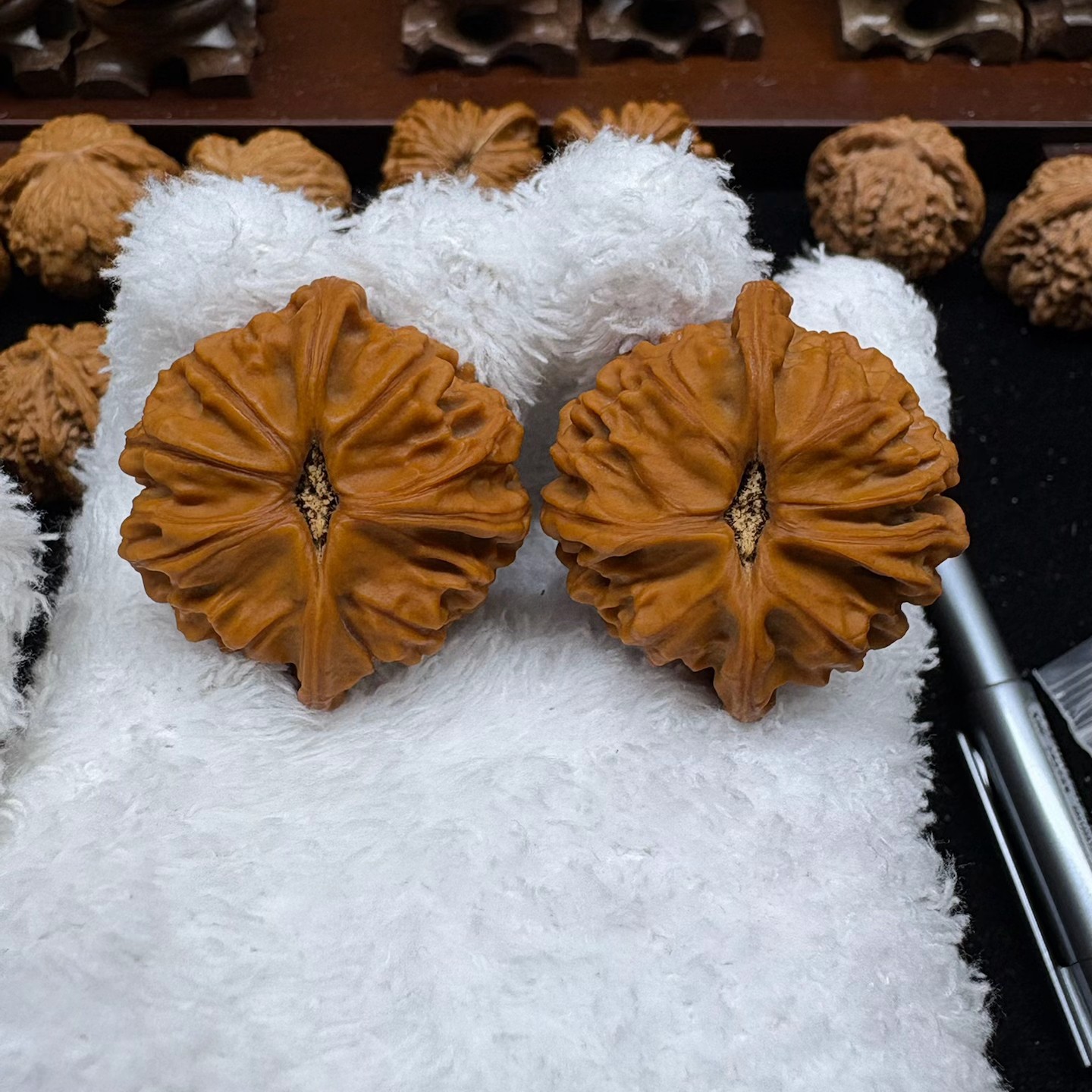 全品红皮天地二爷大尺寸官帽文玩核桃