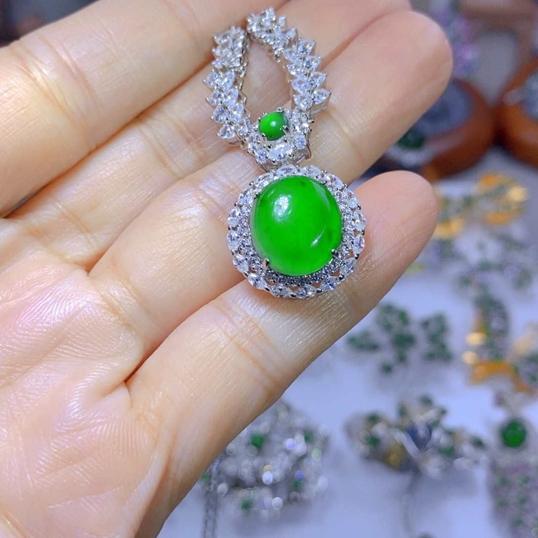 翡翠颈饰银S925镶嵌天然翡翠