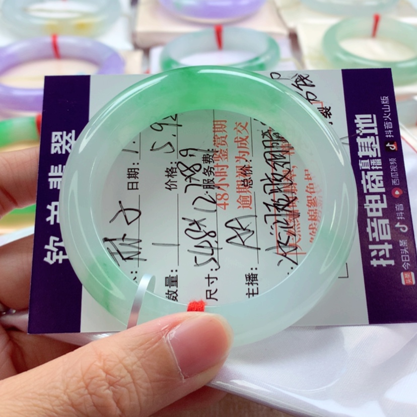 【闪购商品】翡翠手镯未镶嵌林*冰润起胶飘绿A
