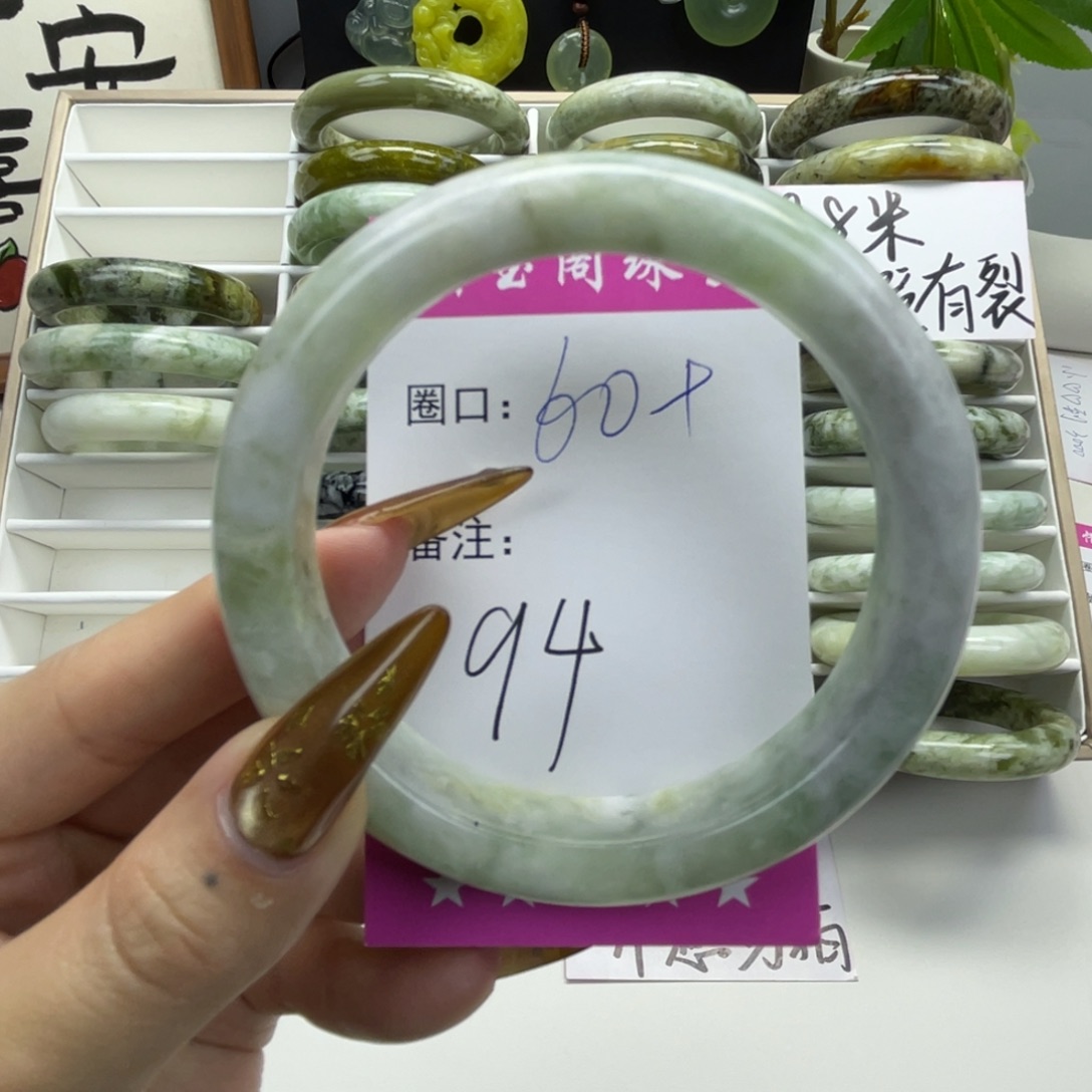 赵***霞蛇纹石玉未镶嵌手镯