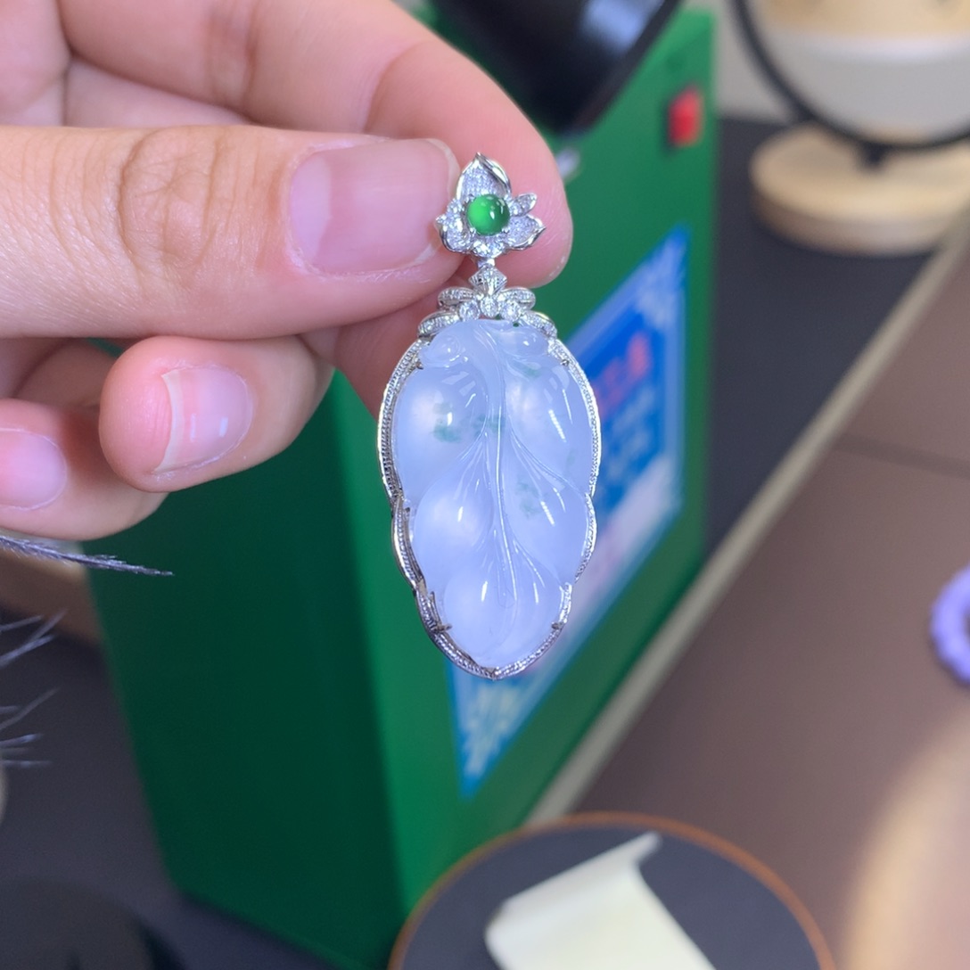 翡翠颈饰18K金镶嵌翡翠