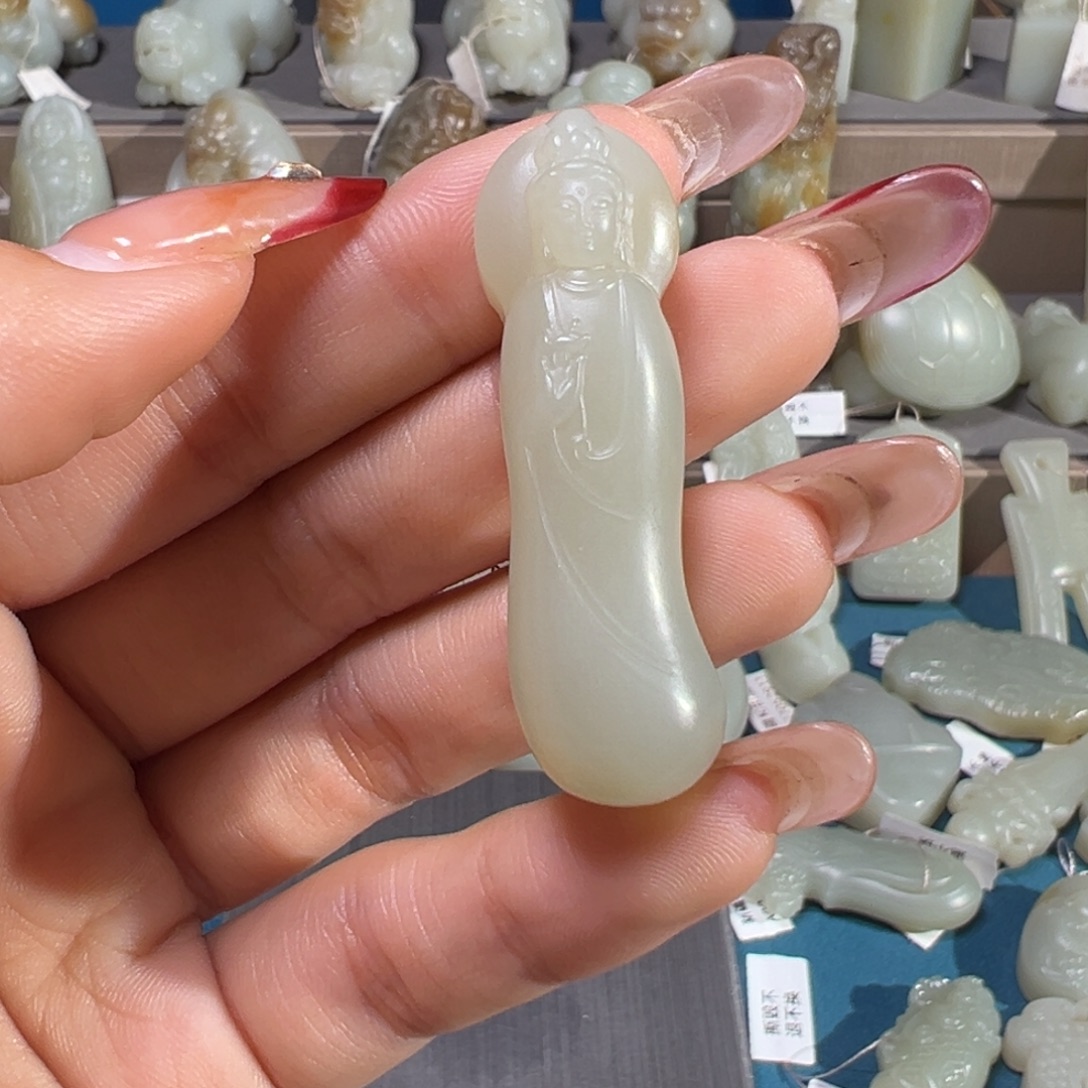 莫***忘和田玉（糖玉）未镶嵌颈饰