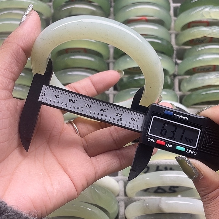 蛇纹石玉未镶嵌手镯254