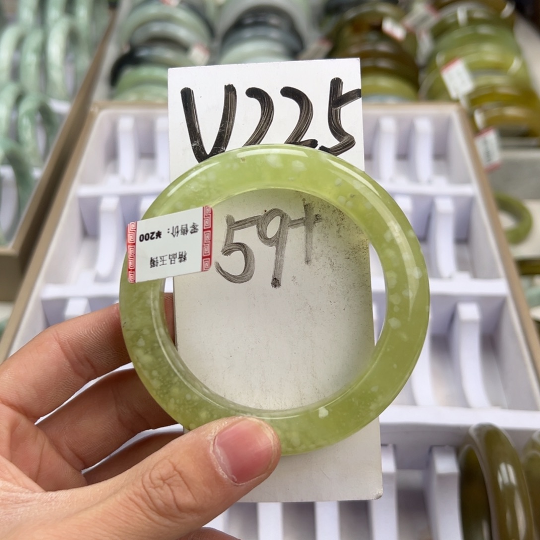 岫玉手镯未镶嵌天然岫玉