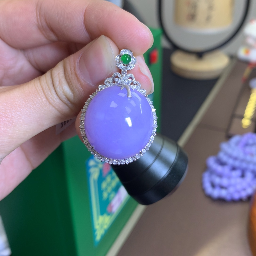 翡翠颈饰18K金镶嵌翡翠