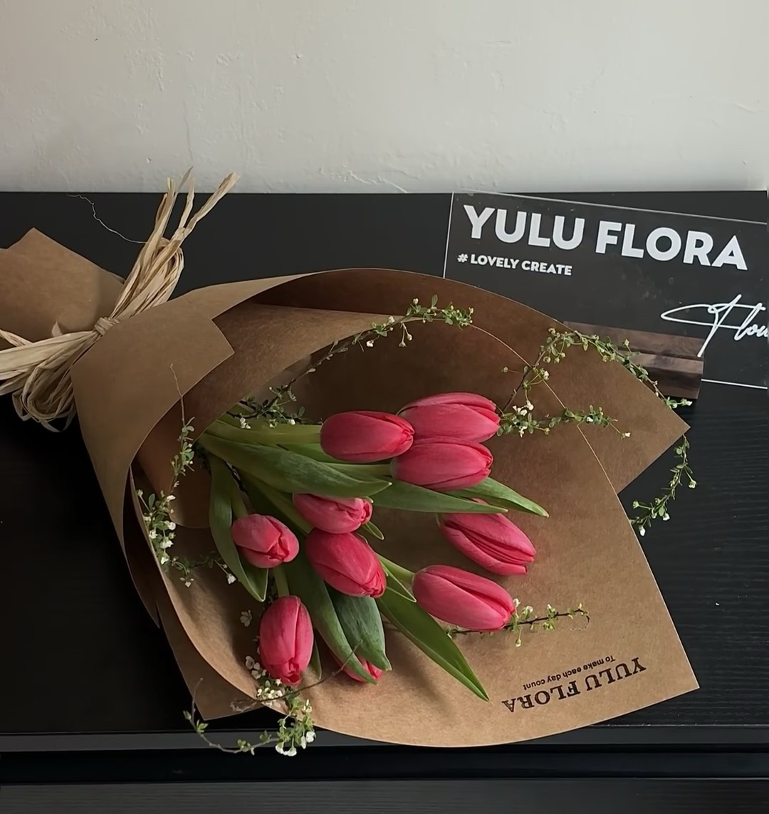 《山海满目》红绸郁金香花束