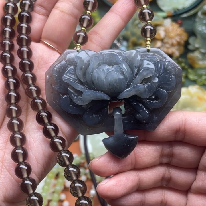 蛇纹石玉吊坠合金