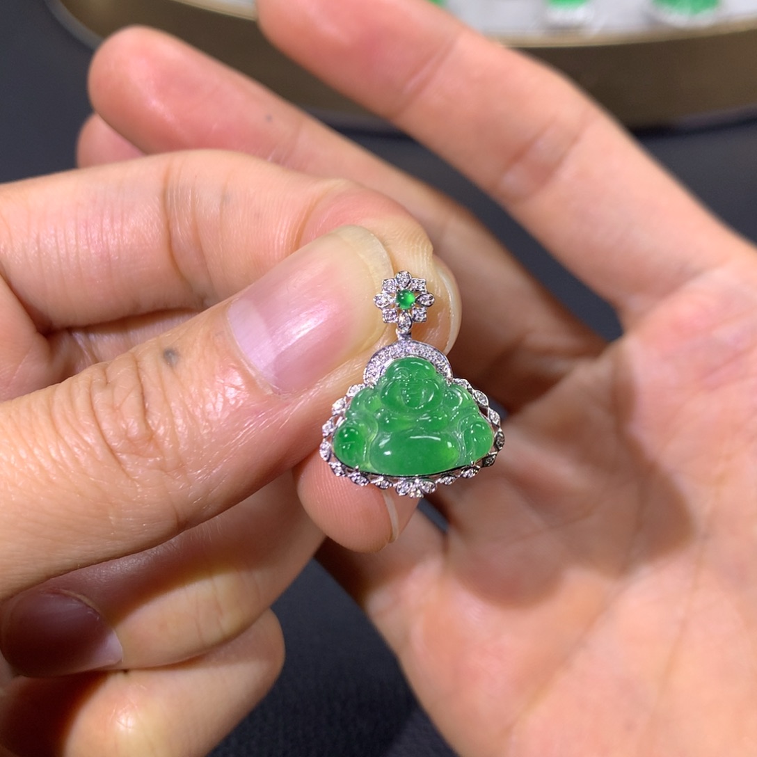 翡翠颈饰18K金镶嵌翡翠