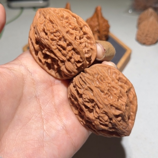 文玩核桃吊坠鸡心