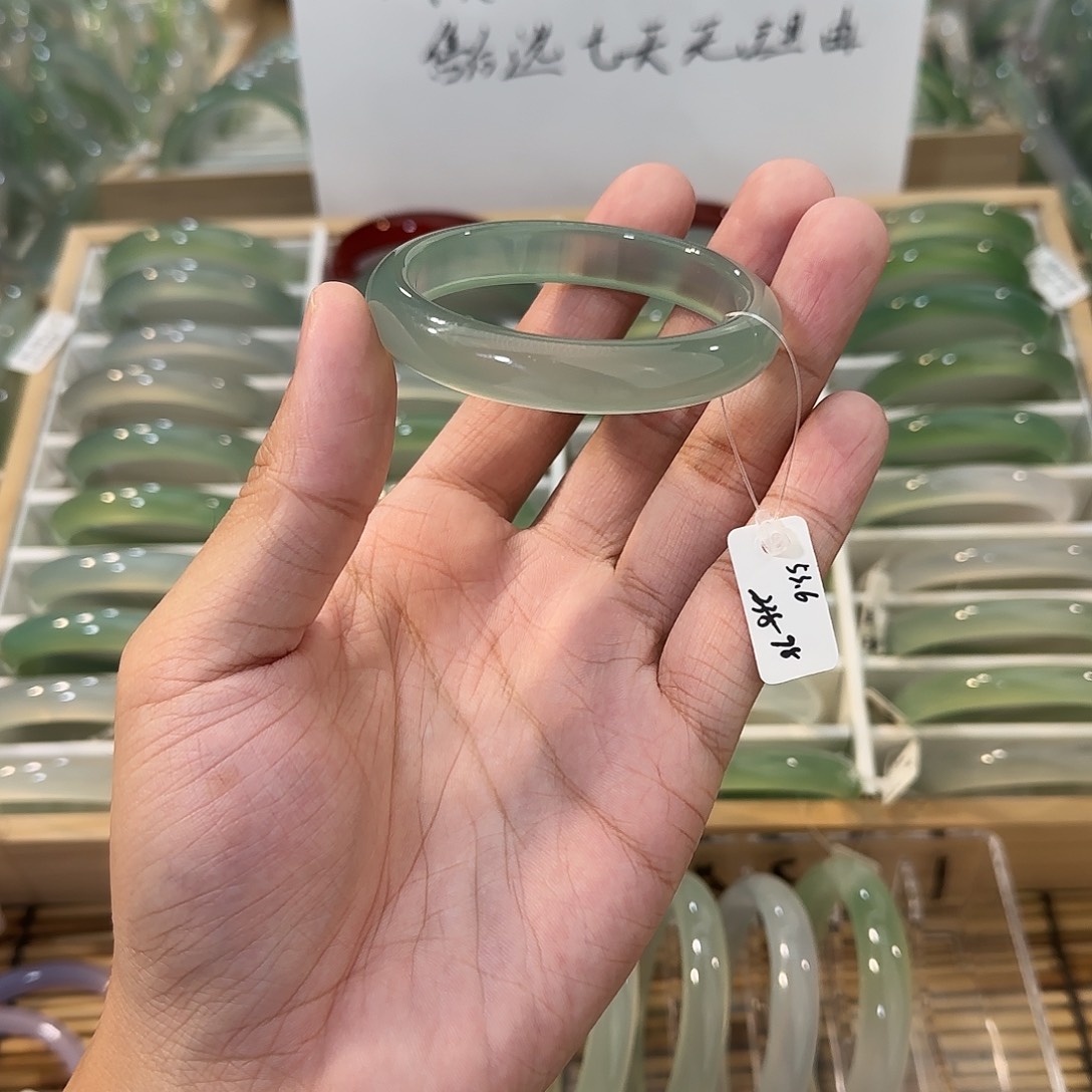 玛瑙/玉髓未镶嵌手镯圈口53.6