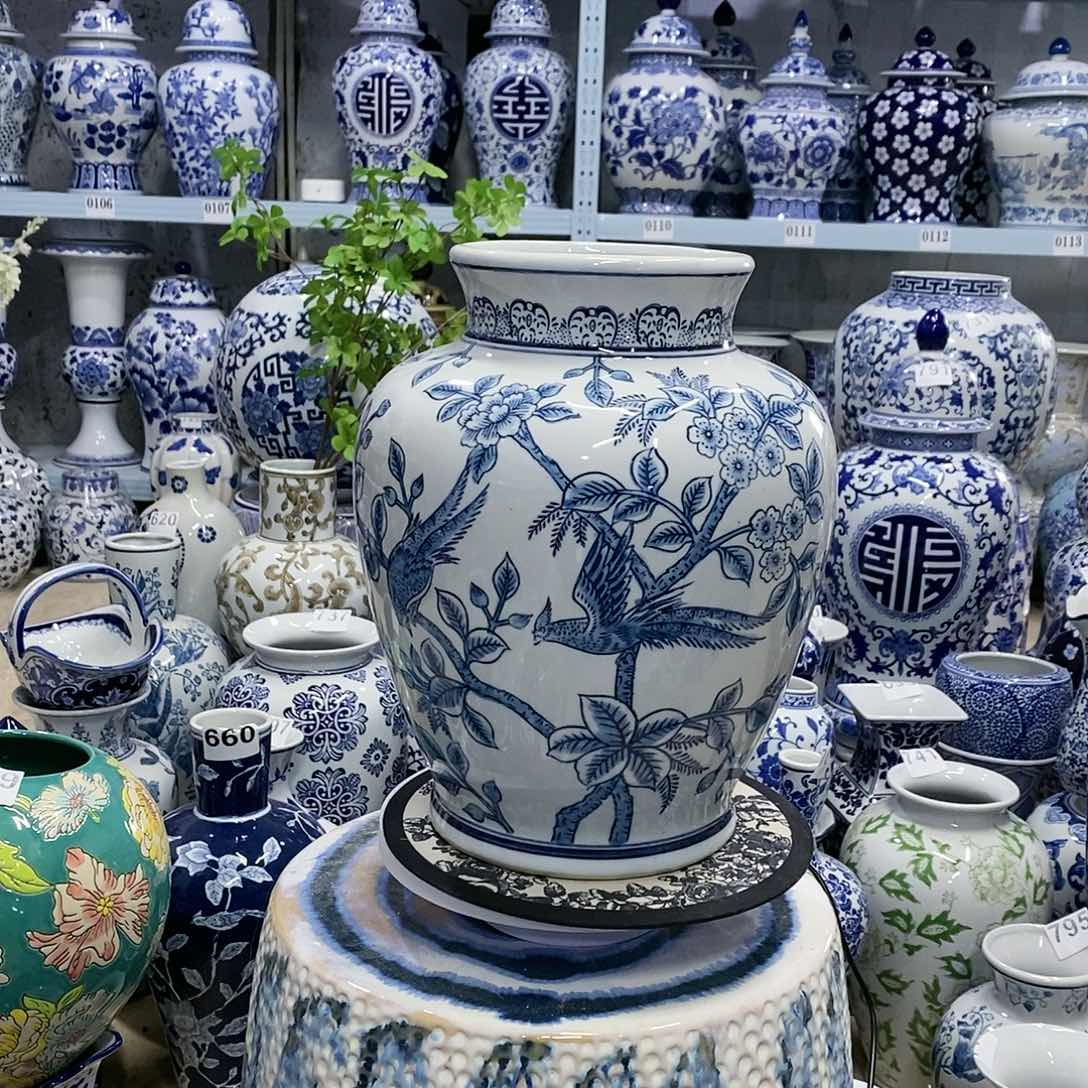 【闪购商品】摆件大肚瓶瓷器………………………………