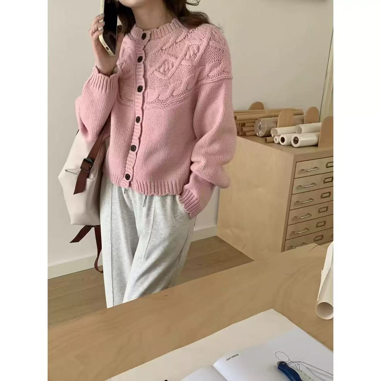 原单服饰刺绣圆领纽扣针织开衫女士7577