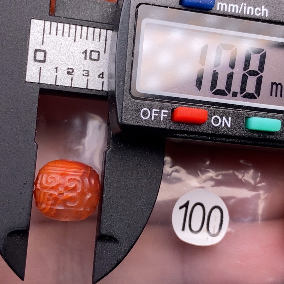 南红玛瑙未镶嵌配饰有瑕疵