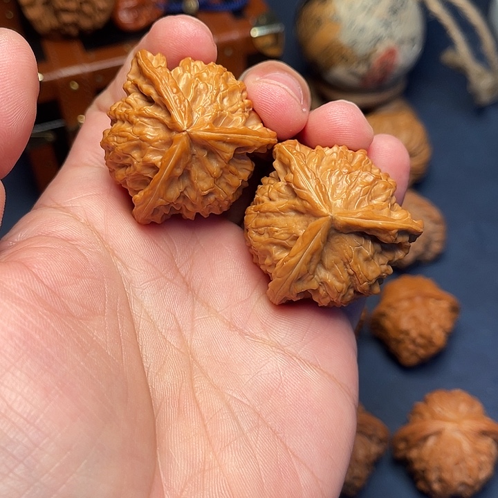 文玩核桃把件38盘山三棱