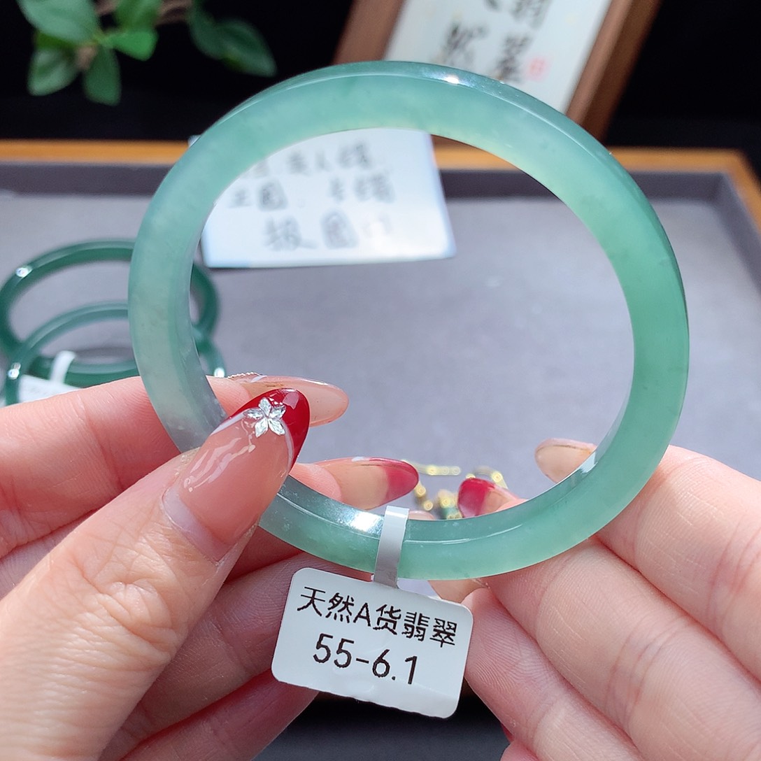 翡翠手镯（圆镯）未镶嵌