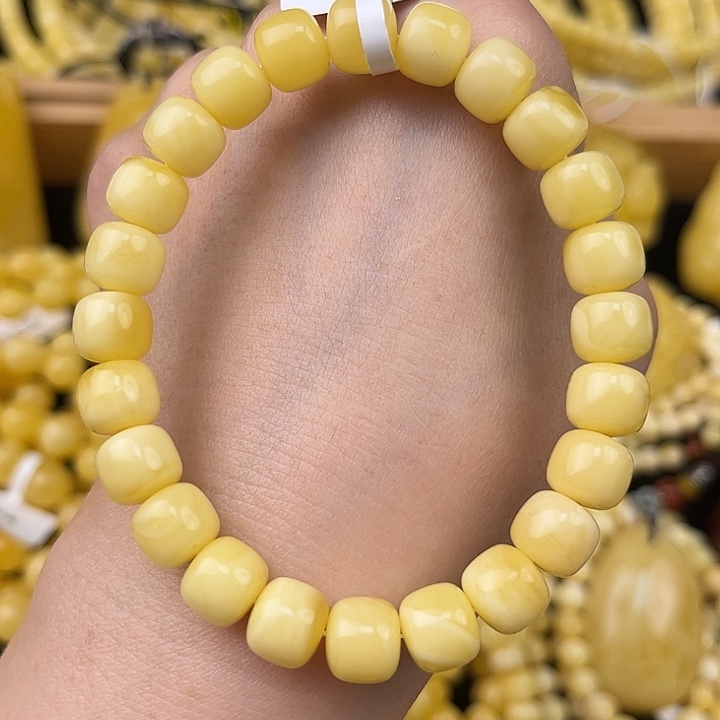 琥珀未镶嵌颈饰琥珀