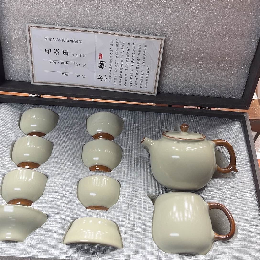 孤品茶具套装等。            