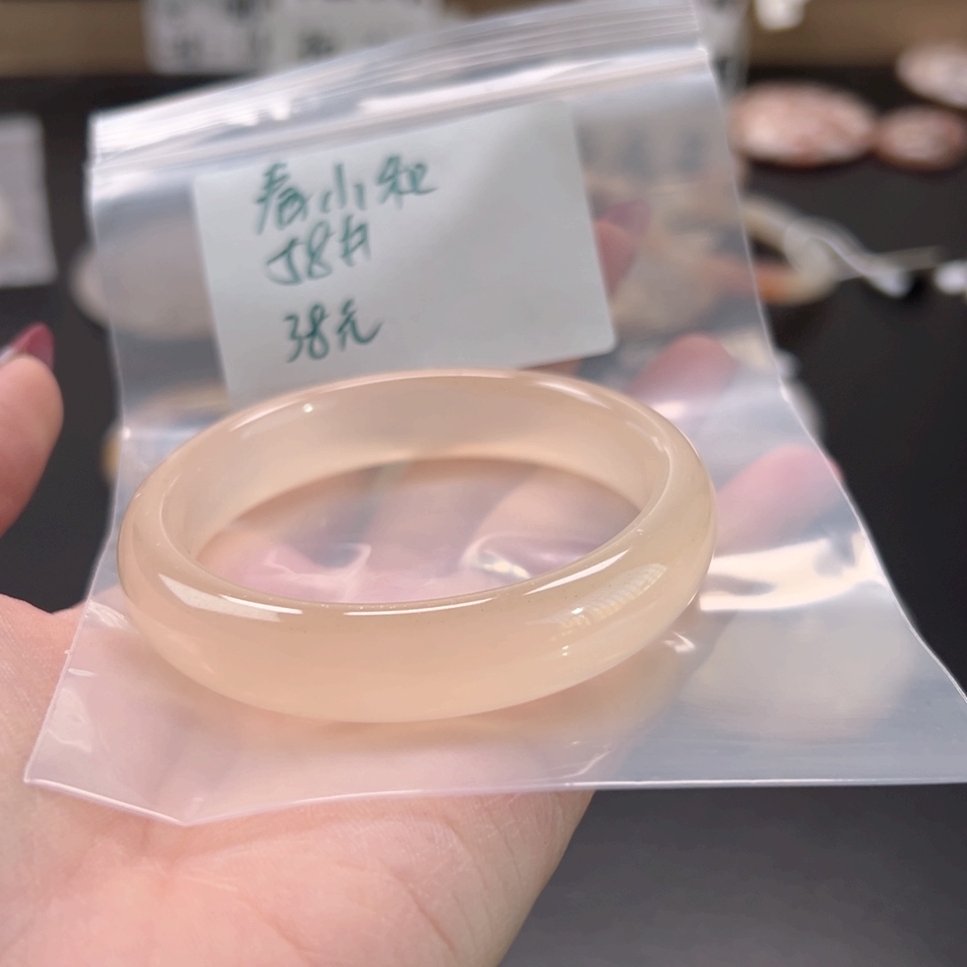 春***和玛瑙/玉髓未镶嵌手镯