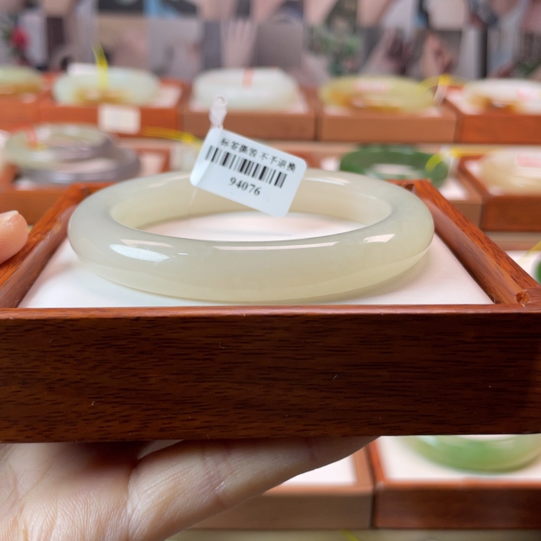 和田玉手镯未镶嵌58