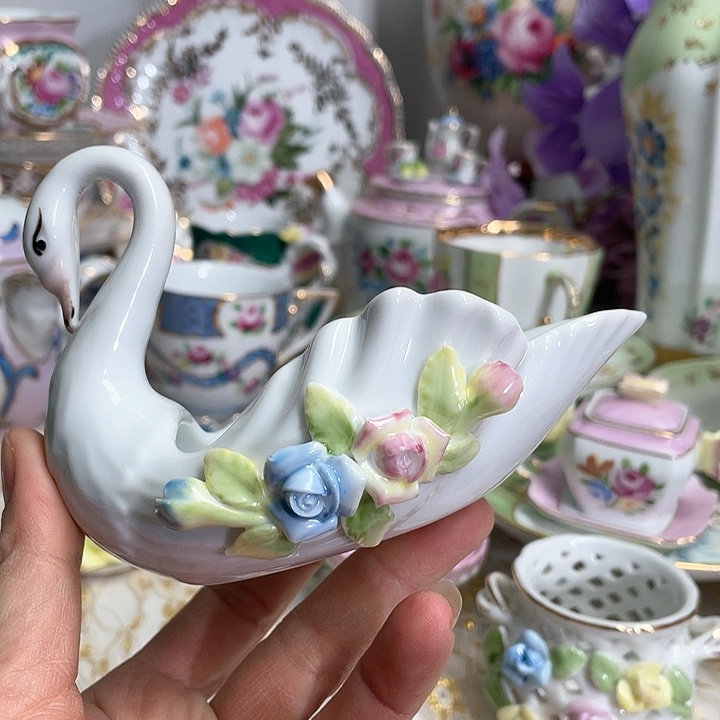 瓷片摆件，摆件。摆件。摆件。摆件。