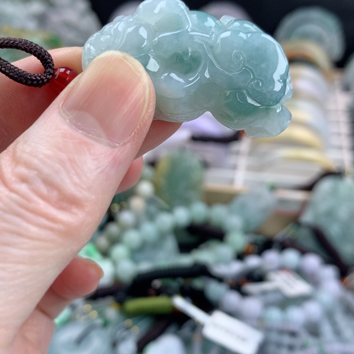 翡翠颈饰未镶嵌吊坠