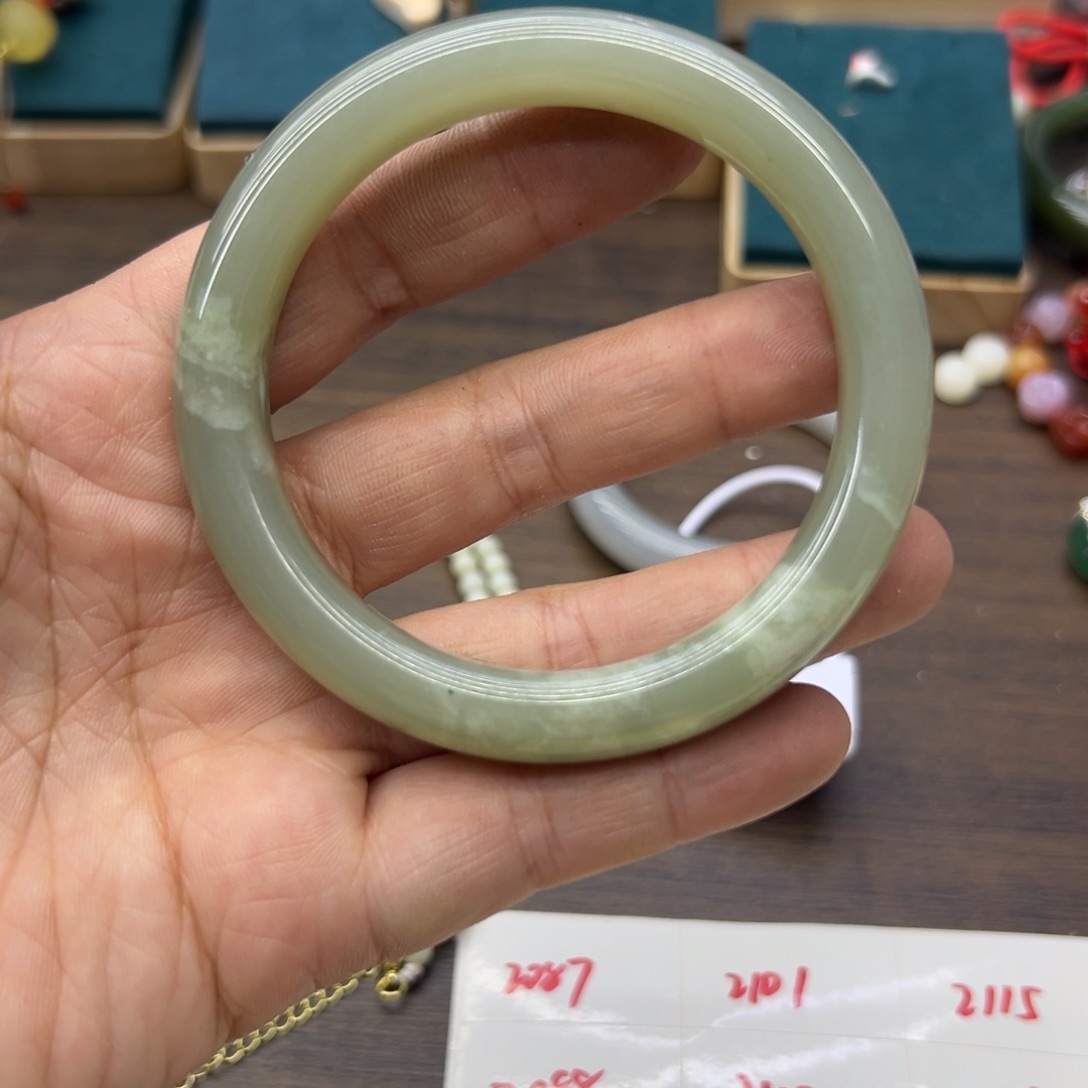 和田玉未镶嵌手镯60.6圈围2053